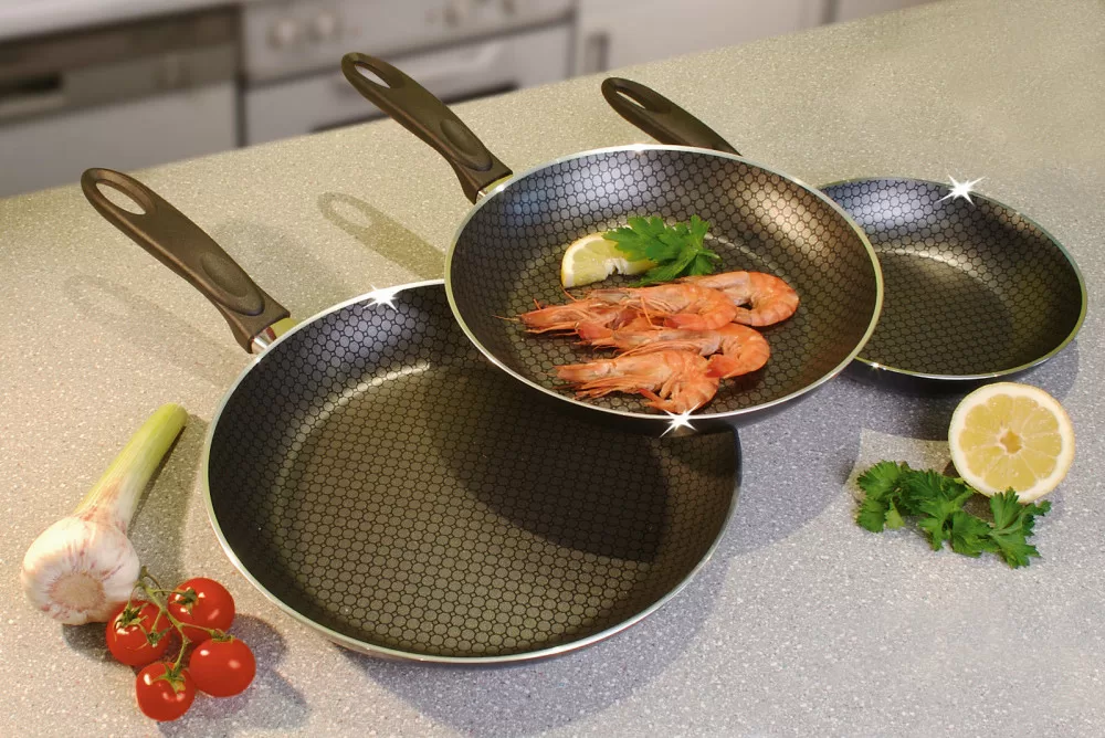 3 részes titán serpenyő szett 20-24-28 cm átmérő